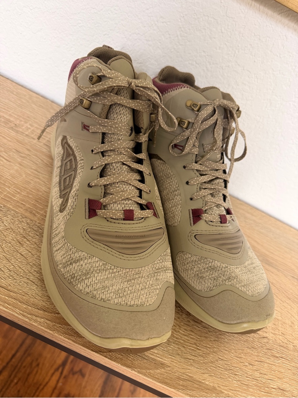 Keen Neutral Tan Hiking Boots with Burgundy Accents ~ Women’s 11